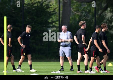 UTRECHT - The new coach Ron Jans among his players during the training of FC Utrecht at the Topsportcentrum Overvecht on September 10, 2023 in Utrecht, the Netherlands. ANP GERRIT VAN COLOGNE Stock Photo