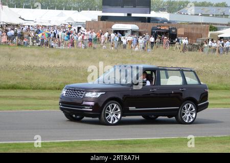 2015 Range Rover State Review vehicle - official vehicle of HM Queen ...