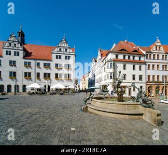 Market Fountain Fools and Musicians by artist Erika Harbort, Market Square, Torgau, Saxony, Germany Stock Photo