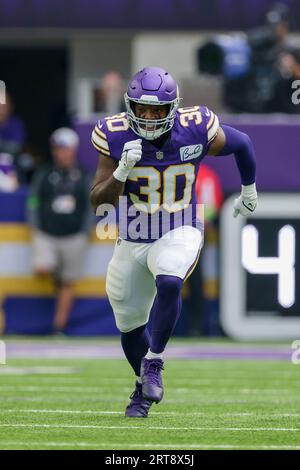 エージェム x NFL BATTING STADIUM JUMPER FREE Minnesota Vikings fullback C.J. Ham (30) during an NFL