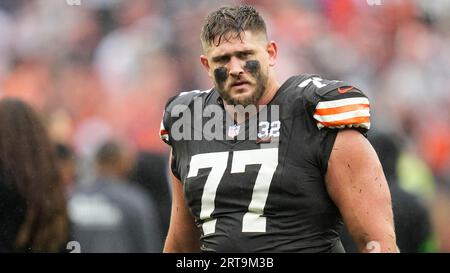 Cleveland Browns guard Wyatt Teller (77) looks to make a block during an  NFL football game against the Cincinnati Bengals, Sunday, Jan. 9, 2022, in  Cleveland. (AP Photo/Kirk Irwin Stock Photo - Alamy