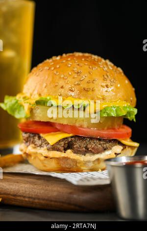 The Irresistible Allure of Hamburgers: Why They're America's Favorite, Hi res photo Stock Photo