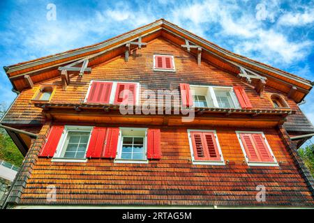 Beautiful traditional wooden house in the alpine village. Popular travel destination in Swiss Alps.   Location: Stansstad, Canton of Nidwalden, Switze Stock Photo