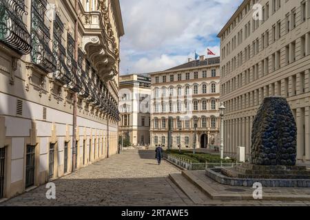 Bruno-Kreisky-Gasse with Lapis Lazuli Fountain and the Federal Ministry for European and International Affairs at Minoritenplatz Vienna, Austria, Euro Stock Photo