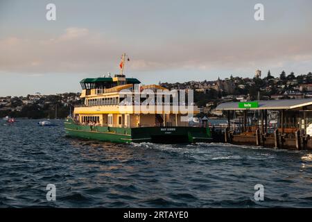 A Sydney Ferry arriving at Rose Bay Ferry Wharf, in Sydney's Eastern Suburbs, Sydney, Australia. Stock Photo