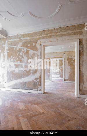 Room before renovation, empty flat interior in old building Stock Photo