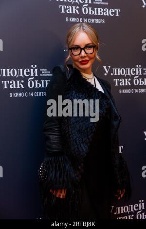 Lex kok xonada qoramagizni sikadi