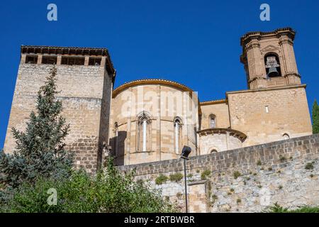 Europe, Spain, Navarre, Estella-Lizarra, The Church of St Michael (Iglesia de San Miguel) with Stone Wall below Stock Photo