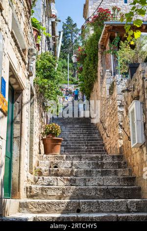 Ulica Kroz Grodu, a steep lane leading to the Spanish Fortress in Hvar Town (Grad Hvar) on Hvar Island on the Dalmatian Coast of Croatia Stock Photo