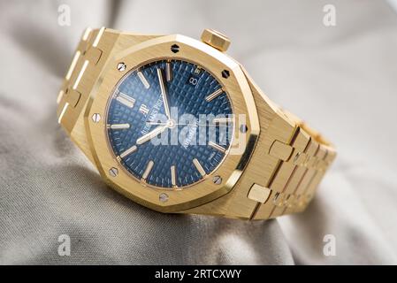 Audemars Piguet Royal Oak 15450 Stock Photo Alamy