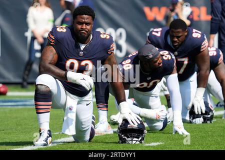 Chicago Bears defensive tackle Justin Jones (93) warms up prior to