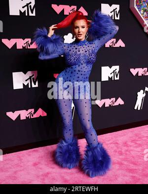 Justina Valentine arrives at the MTV Video Music Awards at the ...