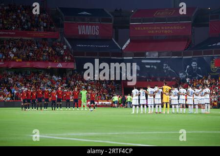 Granada, Spain. 12th Sep, 2023. Players observe a moment of silence for victims of the earthquake in Morocco before the UEFA European Championship 2024 Qualifying group round match between Spain and Cyprus in Granada, Spain, on Sept. 12, 2023. Credit: Gustavo Valient/Xinhua/Alamy Live News Stock Photo