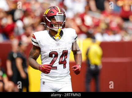 Washington Commanders defensive tackle John Ridgeway (91) leaves the field  following an NFL football game against the Chicago Bears, Thursday, Oct.  13, 2022, in Chicago. (AP Photo/Kamil Krzaczynski Stock Photo - Alamy