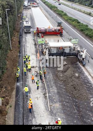 Daussoulx, Belgium. 13th Sep, 2023. Illustration picture shows a press visit to the E411/A4 rehabilitation worksite between Daussoulx and Thorembais-Saint-Trond, in the motorway interchange, in the presence of Walloon Minister Henry, Wednesday 13 September 2023. BELGA PHOTO BRUNO FAHY Credit: Belga News Agency/Alamy Live News Stock Photo