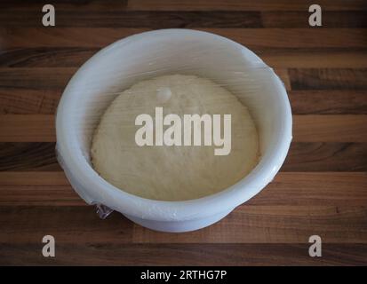 Berlin, Germany. 10th Sep, 2023. A yeast dough consisting of flour, milk, yeast, salt, sugar and butter is placed in a bowl covered with foil to rise. Credit: Soeren Stache/dpa/Alamy Live News Stock Photo