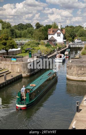 Narrowboat entering Goring Lock on the River Thames, Goring-on-Thames, Oxfordshire, England, United Kingdom, Europe Stock Photo