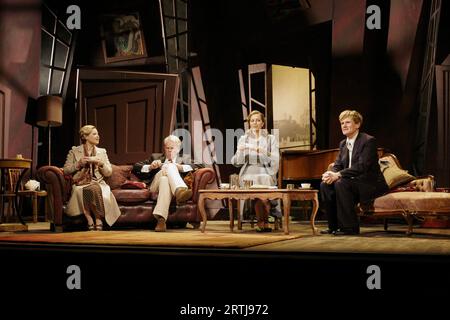 l-r: Olivia Darnley (Sibyl Chase), Michael Siberyy (Elyot Chase), Greta Scacchi (Amanda Prynne), Charles Edwards (Victor Prynne) in PRIVATE LIVES by Noel Coward at the Theatre Royal Bath, England  06/07/2005  set design & lighting: Peter Mumford  costumes: Luke Smith  director: Thea Sharrock Stock Photo