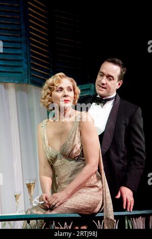Kim Cattrall (Amanda Prynne), Matthew Macfadyen (Elyot Chase) in PRIVATE LIVES by Noel Coward at the Vaudeville Theatre, London WC2  03/03/2010 design: Rob Howell  lighting: David Howe  director: Richard Eyre Stock Photo