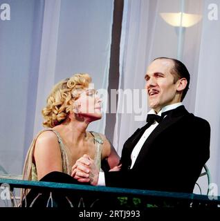 Kim Cattrall (Amanda Prynne), Simon Paisley Day (Victor Prynne) in PRIVATE LIVES by Noel Coward at the Vaudeville Theatre, London WC2  03/03/2010 design: Rob Howell  lighting: David Howe  director: Richard Eyre Stock Photo