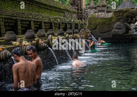 Bali, Indonesia 7 September 2022,   Devout Hindus purifying their spirits in the “Tirta Empul” temple Stock Photo