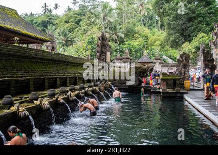Bali, Indonesia 7 September 2022,   Devout Hindus purifying their spirits in the “Tirta Empul” temple Stock Photo