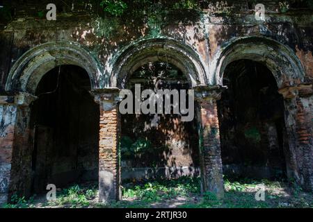 Kishorganj, Bangladesh: The dilapidated ancestral home of world-renowned Oscar-winning filmmaker Satyajit Ray at Masua village in Katiadi upazila of K Stock Photo