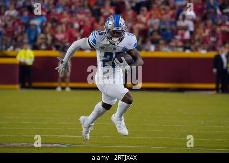 Detroit Lions running back Jahmyr Gibbs (26) runs against the Kansas City  Chiefs during an NFL football game Thursday, Sept. 7, 2023, in Kansas City,  Mo. (AP Photo/Ed Zurga Stock Photo - Alamy