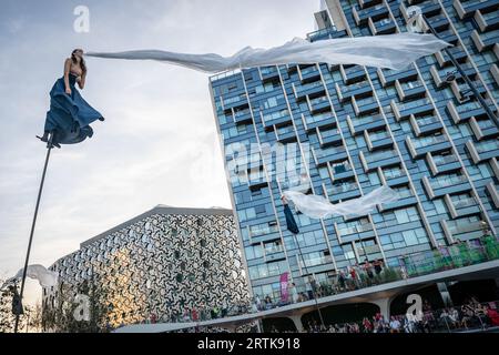 RoZéO by Gratte Ciel. Performed in Tide Square, North Greenwich as part of Greenwich+Docklands International Festival (GDIF). London, UK. Stock Photo