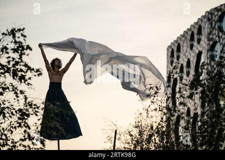 RoZéO by Gratte Ciel. Performed in Tide Square, North Greenwich as part of Greenwich+Docklands International Festival (GDIF). London, UK. Stock Photo