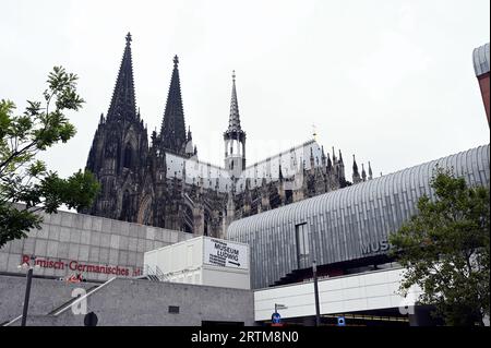 Cologne, Germany. 13th Sep, 2023. The construction site of the Roman Germanic Museum, the Cologne Cathedral and a sign to the Museum Ludwig. Credit: Horst Galuschka/dpa/Alamy Live News Stock Photo