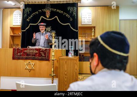 Purim celebration in Beth Yaacov synagogue, Paris, France. Rabbi Gabriel Farhi Stock Photo