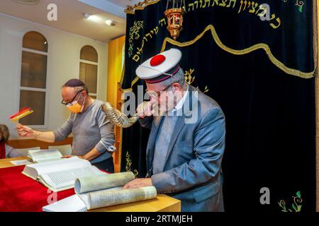 Purim celebration in Beth Yaacov synagogue, Paris, France. Rabbi Gabriel Farhi blowing the shofar Stock Photo