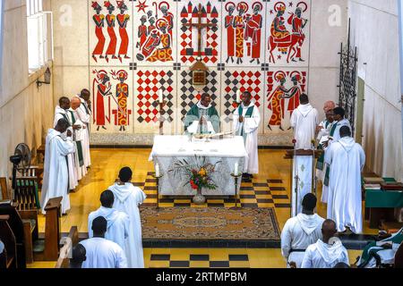 Sunday mass in Keur Moussa benedictine abbey church, Keur Moussa, Senegal. Stock Photo