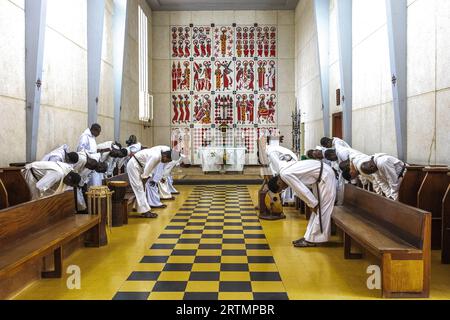 Sunday mass in Keur Moussa benedictine abbey church, Keur Moussa, Senegal. Stock Photo