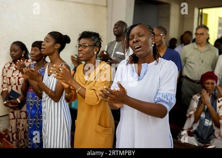 Sunday mass in Keur Moussa benedictine abbey church, Keur Moussa, Senegal. Stock Photo