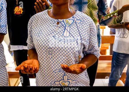 Sunday mass in Notre Dame de la Delivrance basilica, Keur Moussa, Senegal. Our Father prayer Stock Photo