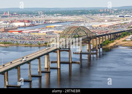 Jersey City, USA - 11. Mai 2023: Vincent R. Casciano Memorial Bridge Brücke In Jersey City Bei New York Luftbild In New Jersey, USA. Stock Photo