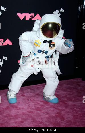Moonman Rapper Moonman bei der Verleihung der MTV Video Music Awards 2022 im ...