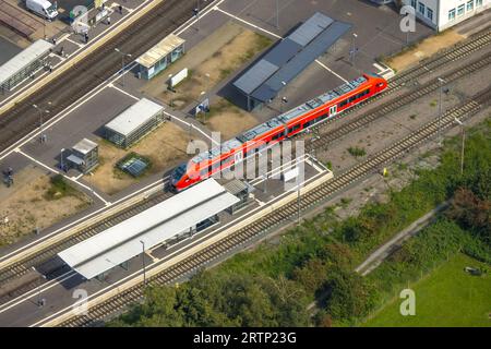 Luftbild, Bahnhof mit S-Bahn, Fröndenberg, Fröndenberg, Ruhrgebiet, Nordrhein-Westfalen, Deutschland ACHTUNGxMINDESTHONORARx60xEURO *** Aerial view, train station with S-Bahn, Fröndenberg, Fröndenberg, Ruhr area, North Rhine Westphalia, Germany ATTENTIONxMINESTHONORARx60xEURO Stock Photo