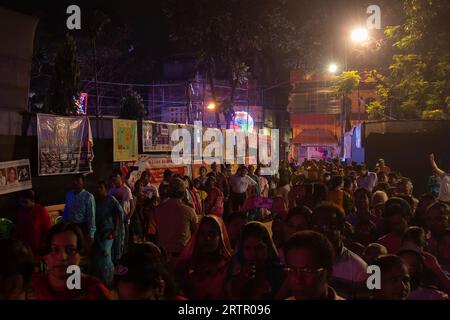Howrah, West Bengal, India- 3rd October, 2022 : Devotees qued up for visiting nicely decorated Durga Puja pandal. Durga Puja, festival of Hinduism. Stock Photo