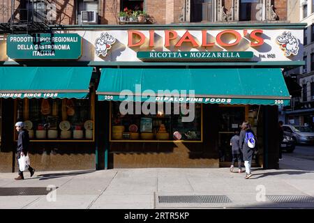 Di Palo's Fine Foods, 200 Grand St, New York. NYC storefront of an Italian cheese shop and grocery store in Manhattan's Little Italy/Chinatown. Stock Photo