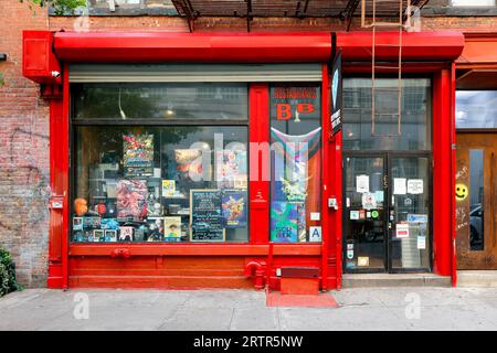 Waypoint Cafe, 65 Ludlow St, New York. NYC storefront photo of a esports and internet cafe in Manhattan's Lower East Side. Stock Photo
