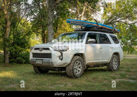 Halsey, NE, USA - September 9, 2023: Toyota 4Runner SUV with a racing stand up paddleboard by Starboard on roof racks at a campground in Nebraska Nati Stock Photo