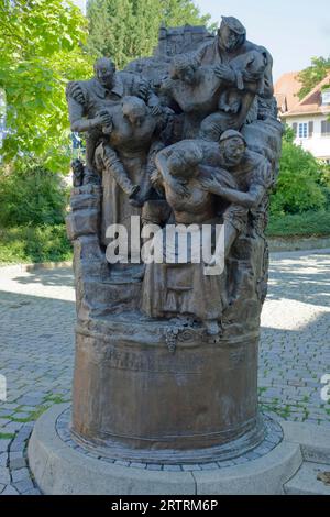 Sculpture around the Weibertreu legend, Weibertreu castle ruins, Weinsberg, Weinsberg valley, Heilbronn, Heilbronn-Franken, Baden-Wuerttemberg Stock Photo