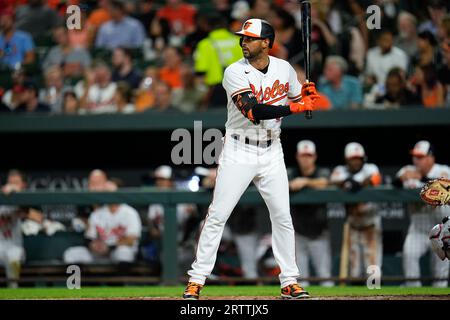 BALTIMORE, MD - June 24: Baltimore Orioles center fielder Aaron Hicks (34)  makes a catch during the Seattle Mariners versus the Baltimore Orioles on  June 24, 2023 at Oriole Park at Camden