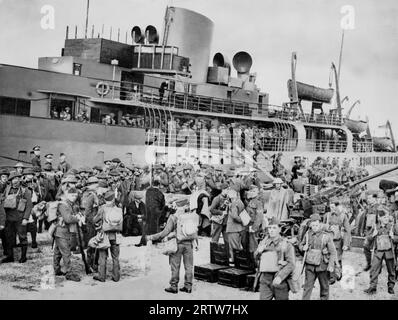 The British Expeditionary Force (BEF) landing in France on the 12th September 1939. The force, a contingent of the British Army sent to France  after Britain and France declared war on Nazi Germany spent most of the BEF spent the Phoney War (3 September 1939 to 9 May 1940) digging field defences on the border. Following the Battle of France, began on 10 May 1940, British and French troops retreated to Dunkirk on the French North Sea coast to be evacuated in Operation Dynamo (26 May – 4 June) to England after the capitulation of the Belgian army. Stock Photo