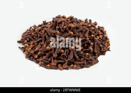 A pile of dried cloves arranged in a circular pattern on a white background Stock Photo