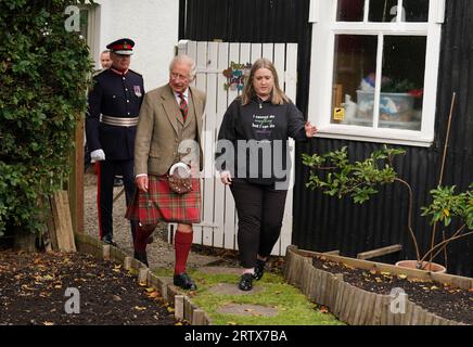 King Charles III with Annie McCormack during a visit to the gadens of Broke not Broken food bank at St Paul's Episcopal Church in Kinross. Picture date: Friday September 15, 2023. Stock Photo