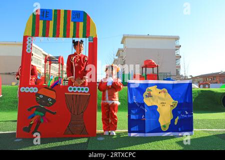 LUANNAN COUNTY, China - December 31, 2021: The kindergarten children are performing, North China Stock Photo